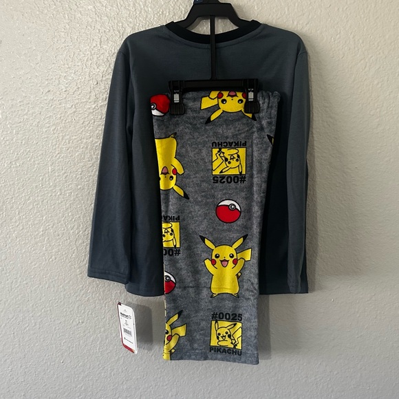 Pokémon | NWT Little Boys 2 Piece Pikachu Character Pajama Set Size 4/5 - Picture 2 of 6
